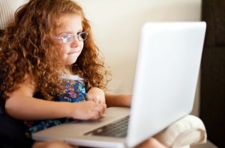 HOW TO KEEP YOUR CHILD ONLINE SAFE