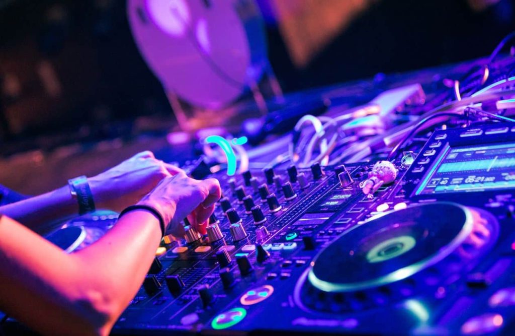 Tips for Hiring a DJ in Montreal That Matches Your Style